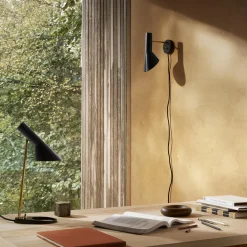 AJ Mini bordlampe, brass/black
