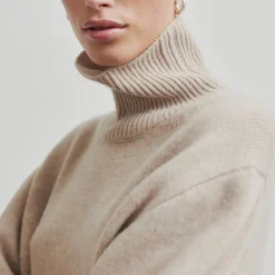 Alpha Knit T-Neck, pumice stone