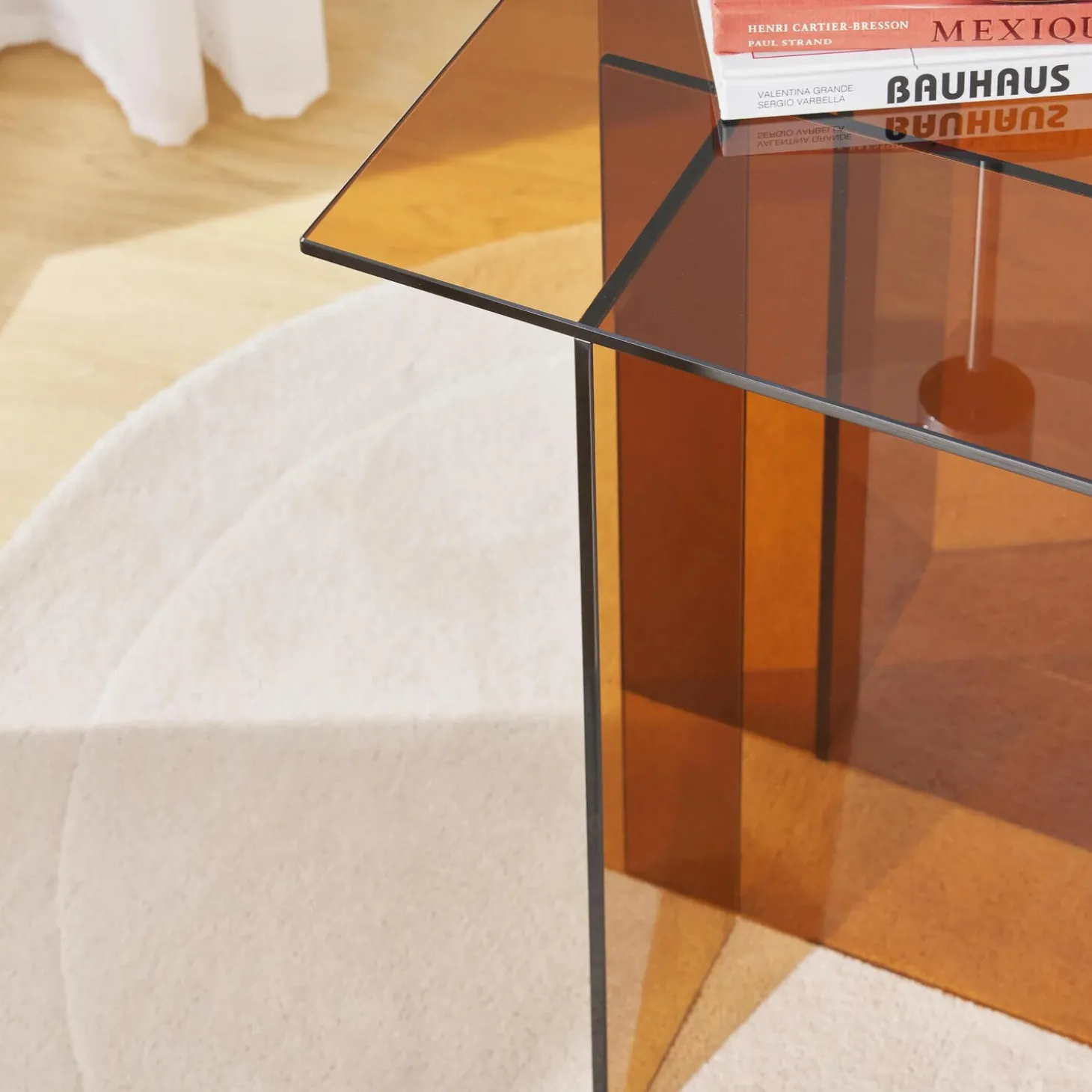 Anouk glassidebord, brun gennemsigtig
