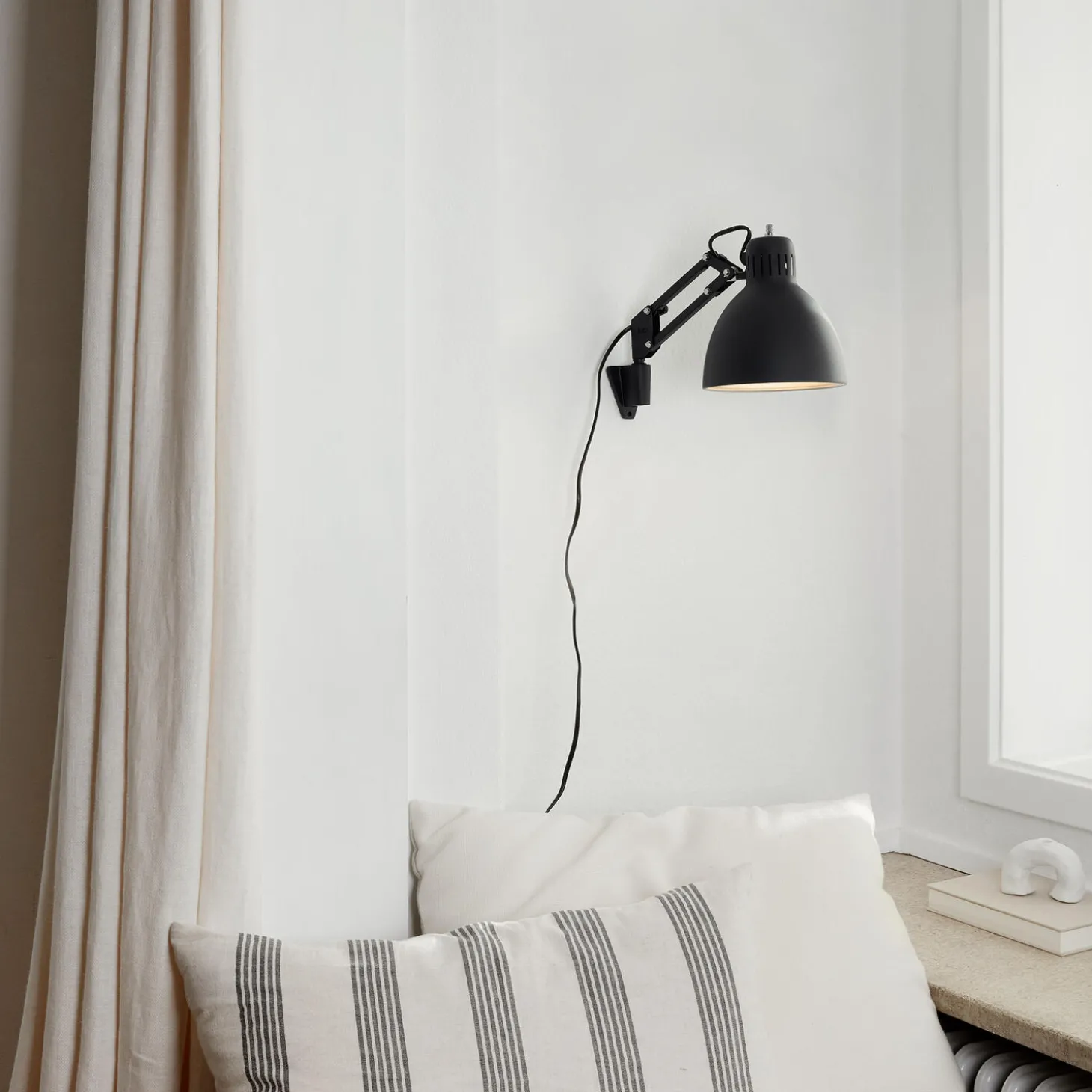 ARCHI W1 væglampe, black/silver