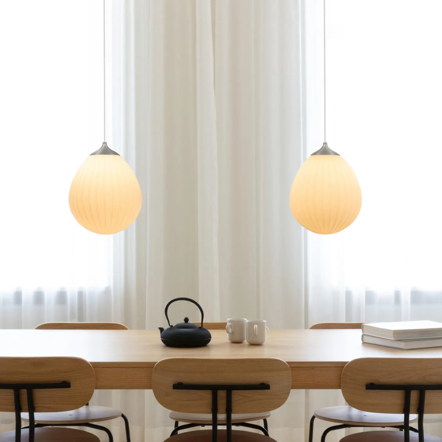 Around The World Pendant, steel/white