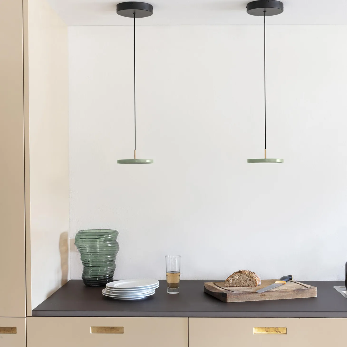Asteria Micro Pendant, nuance olive/brass