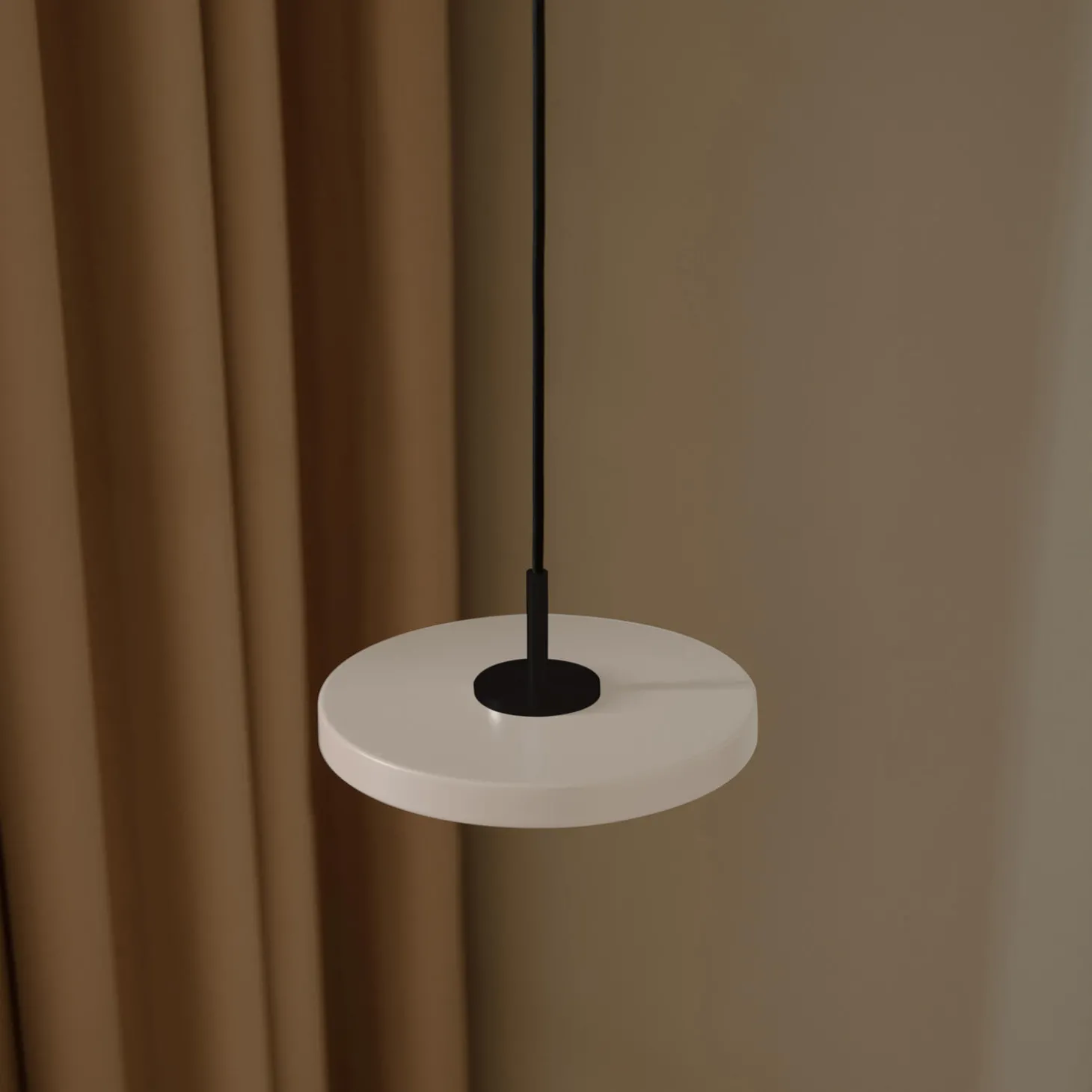 Asteria Micro Pendant, pearl white/black