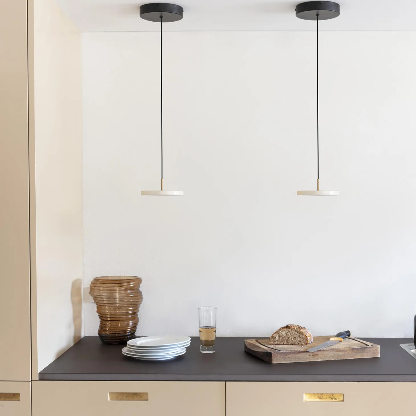 Asteria Micro Pendant, pearl white/brass