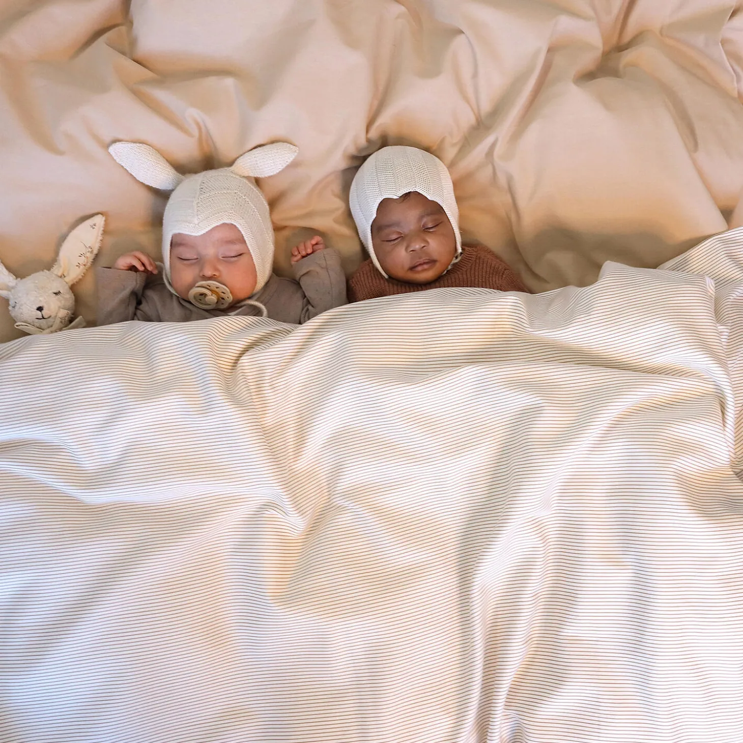 Baby sengetøj, classic stripes camel