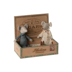 Bedstemor og bedstefar mus i cigaræske