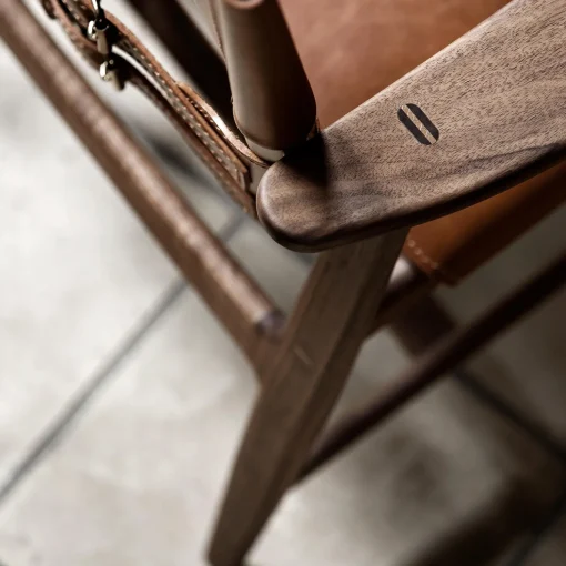 BM1106 Jægerstolen, olieret valnød/cognac