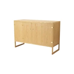 BM0057 skænk, olieret eg