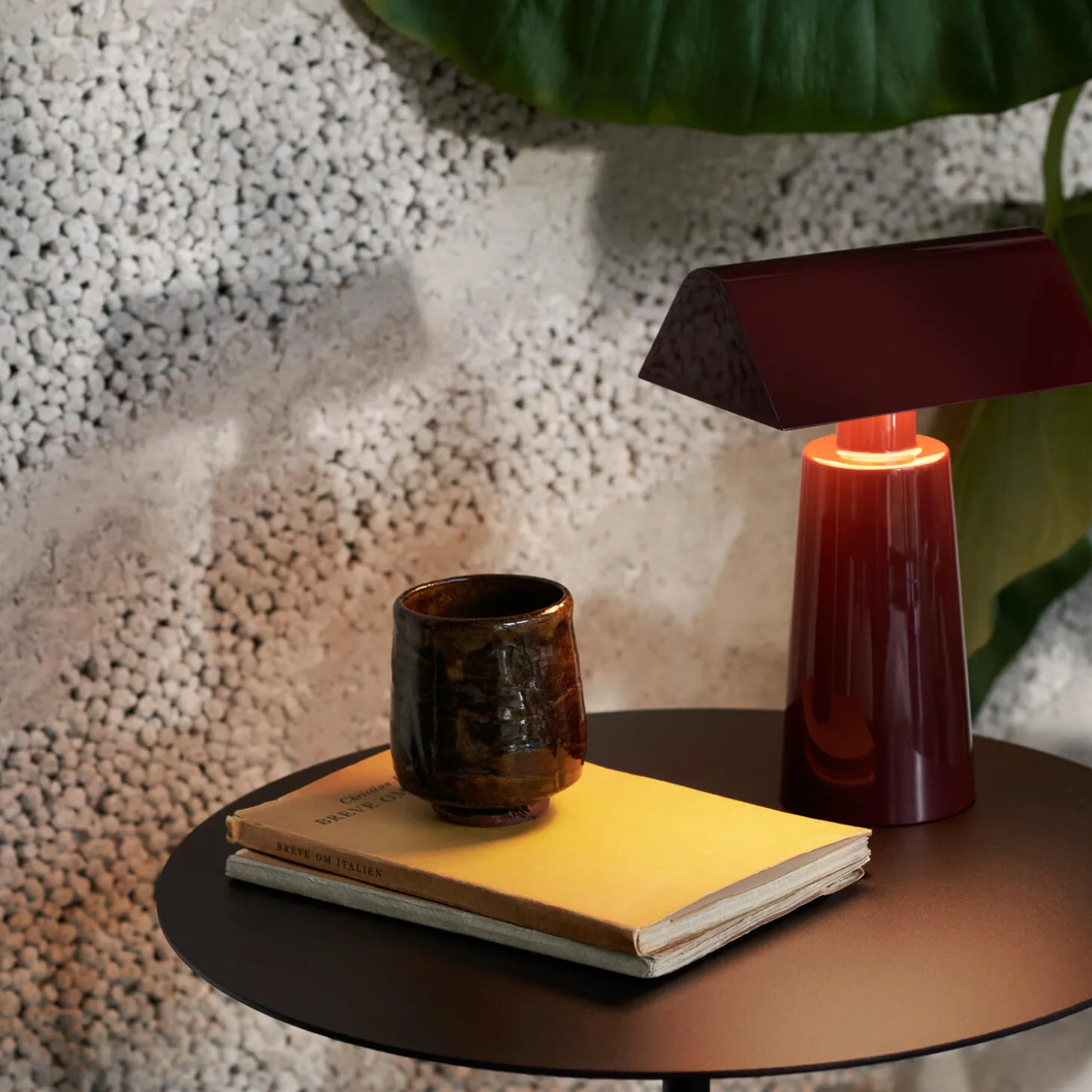 Caret MF1 transportabel bordlampe, dark burgundy