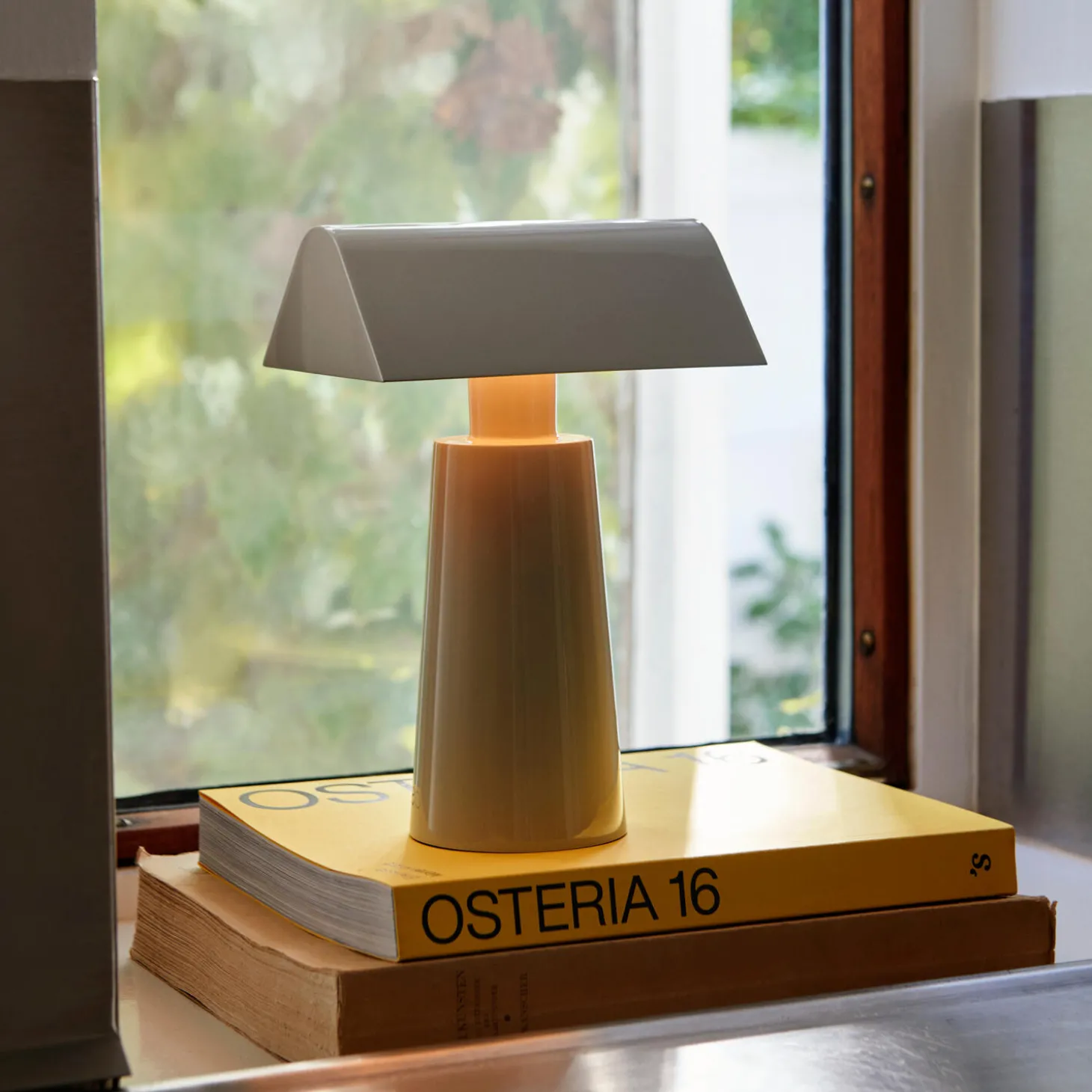 Caret MF1 transportabel bordlampe, silk grey