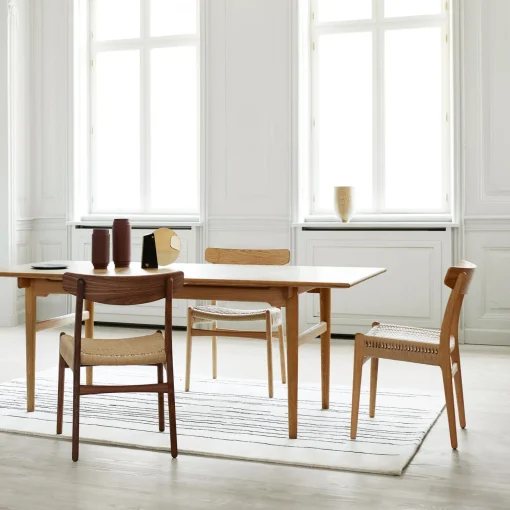 CH23 spisebordsstol, olieret valnød/natur