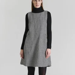 Chesu ærmeløs kjole, black/ivory pepita