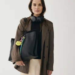 Day Room Charm, black