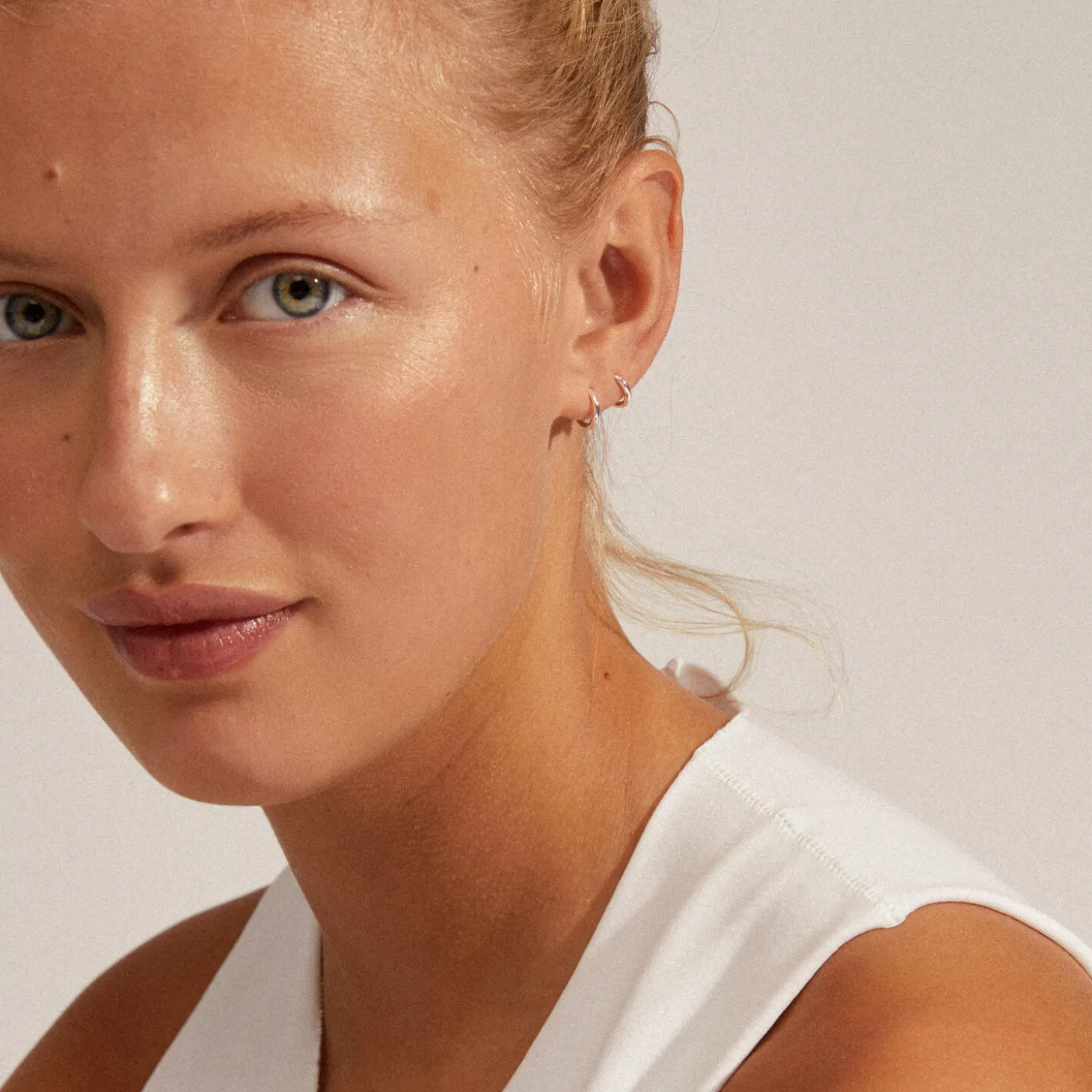 EANNA recycled huggie hoops, sølvbelagt