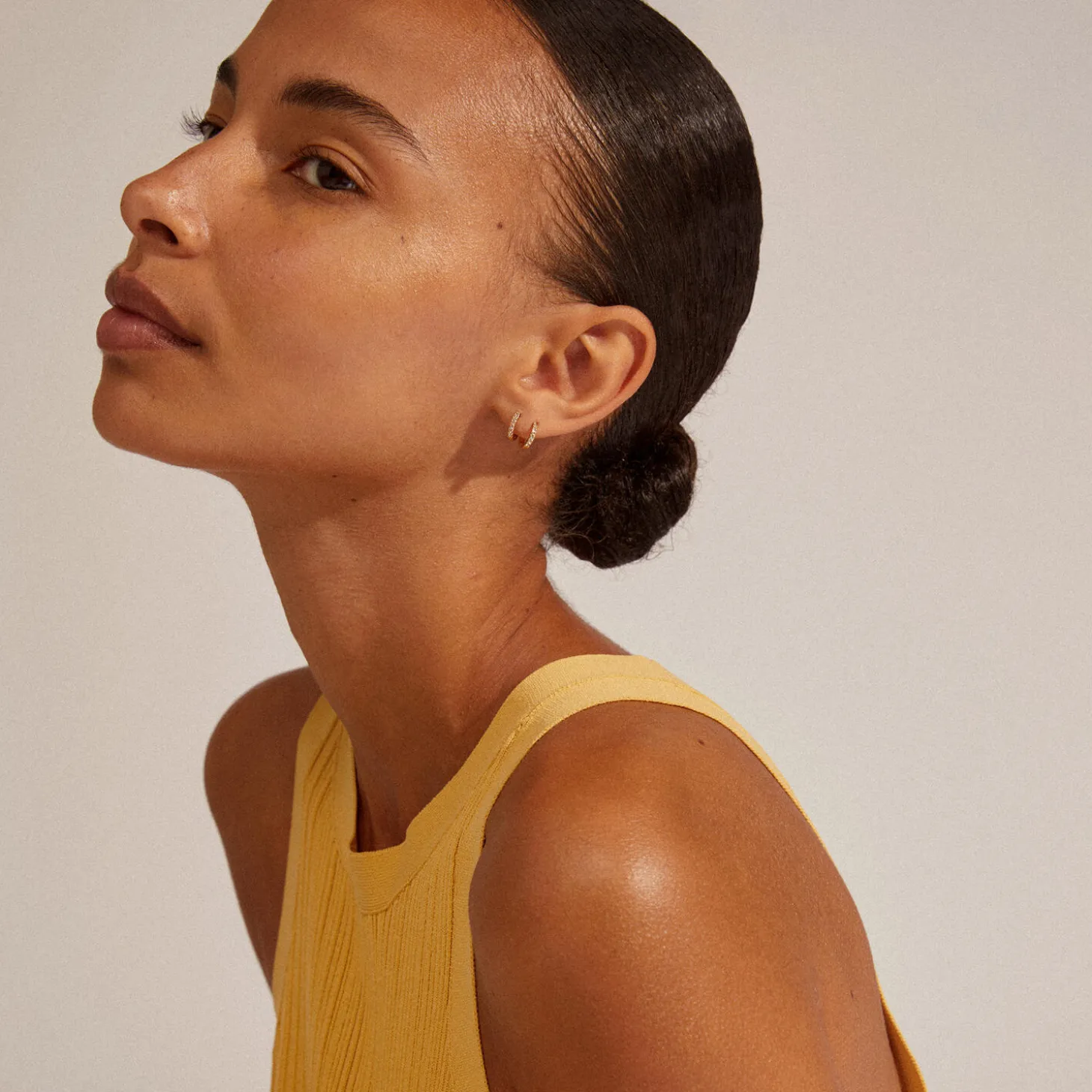 EBNA mini krystal huggie hoops, guldbelagt