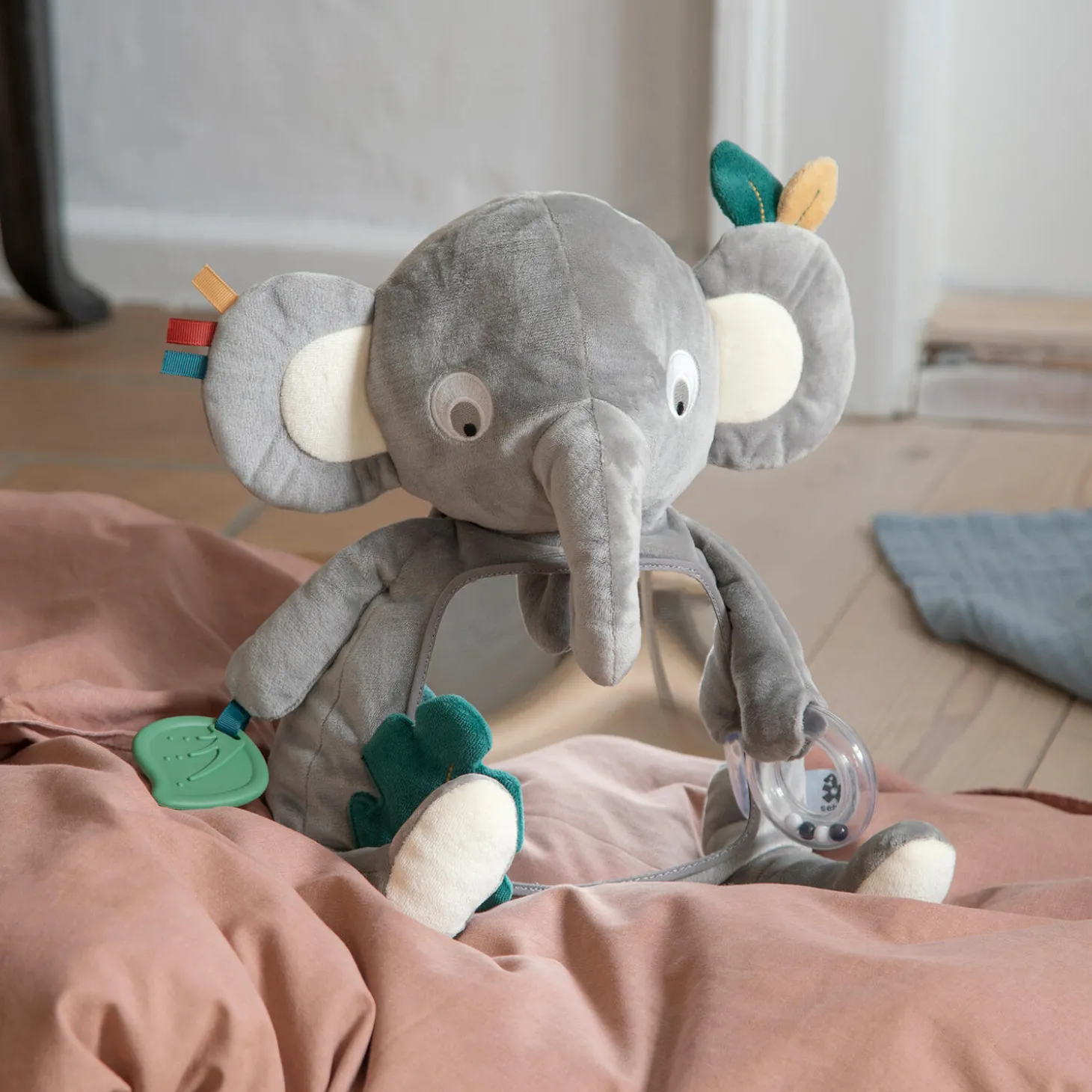 Elefanten Finley aktivitetslegetøj, grey