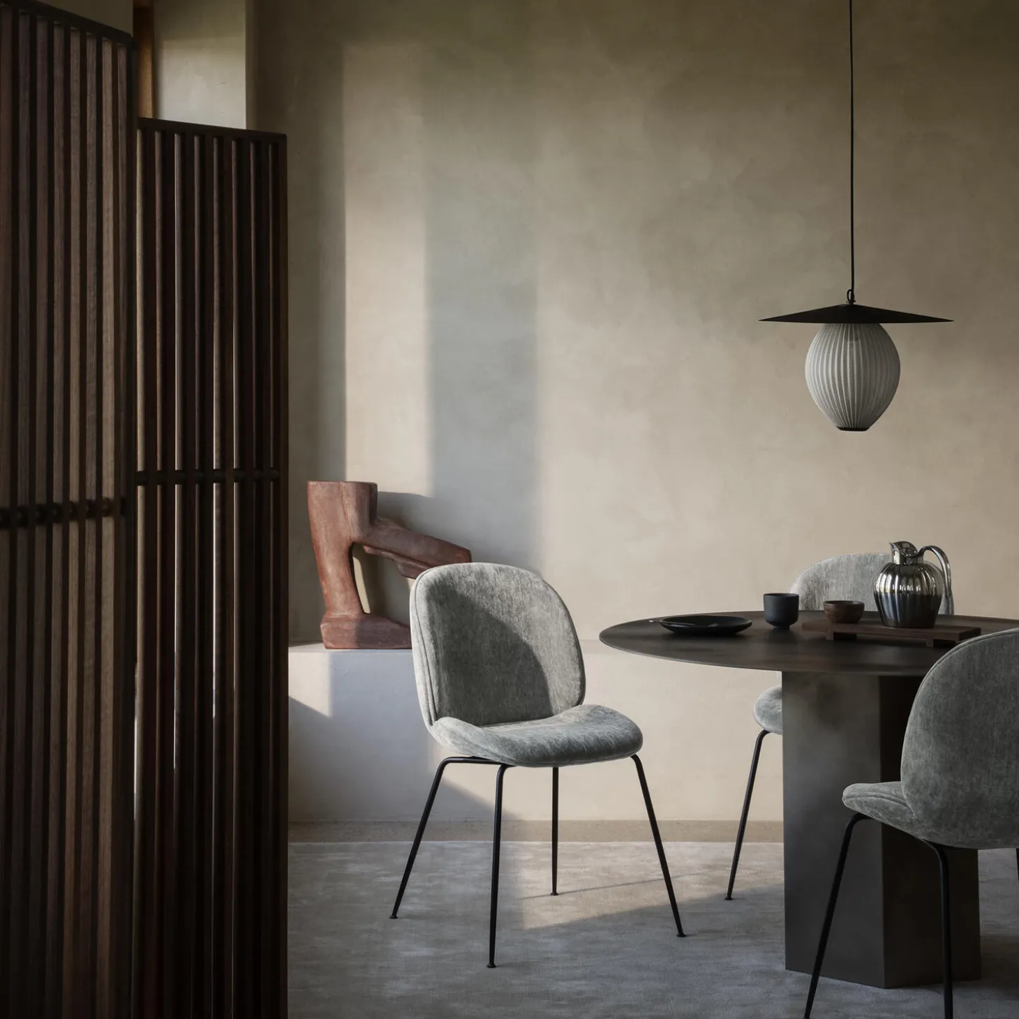 Epic Round Dining Table, misty grey