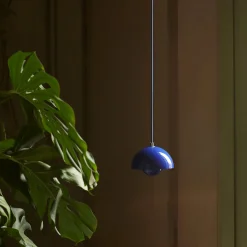Flowerpot VP10 Pendant, cobalt blue