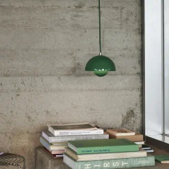 Flowerpot VP10 Pendant, signal green