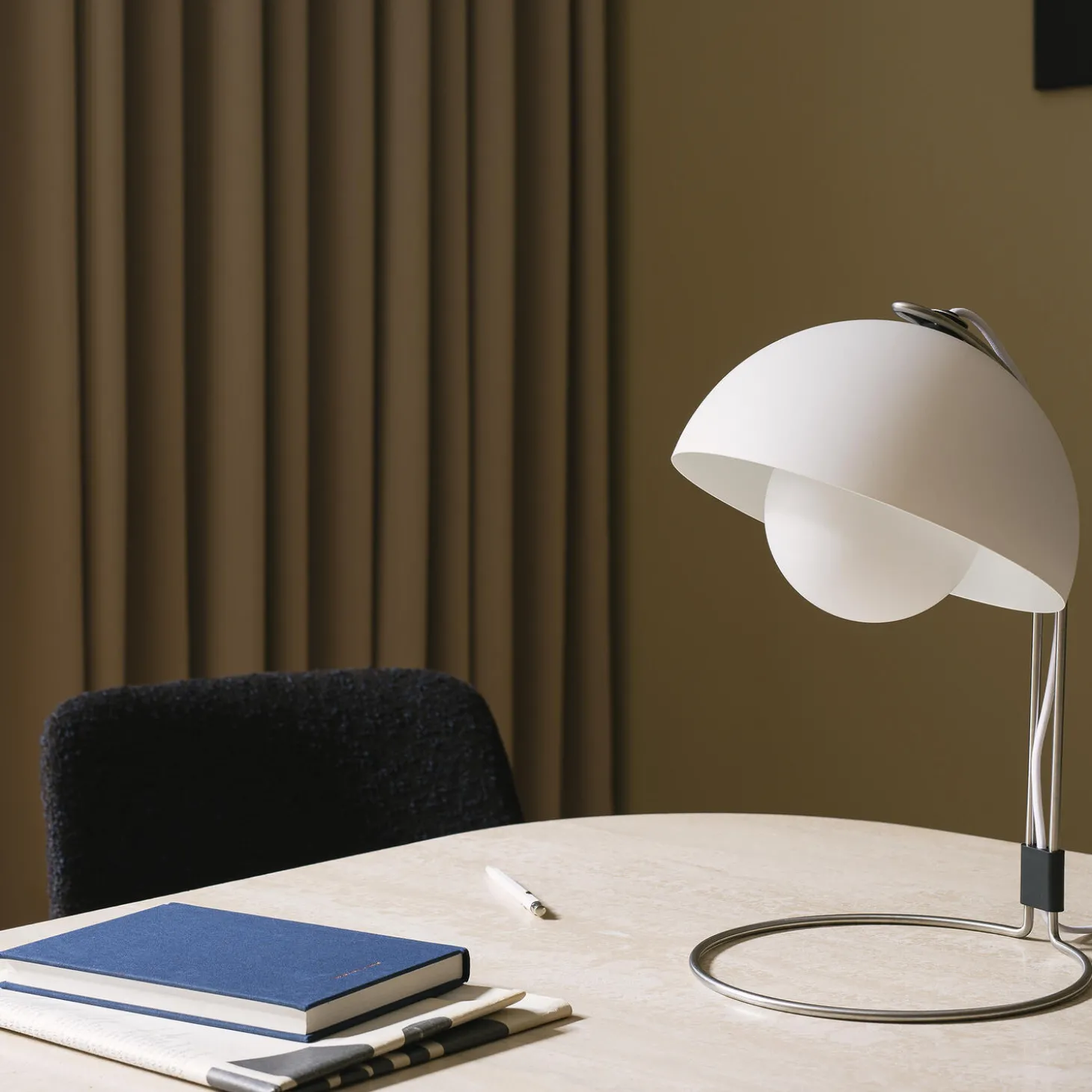 Flowerpot VP4 Table Lamp, matt white