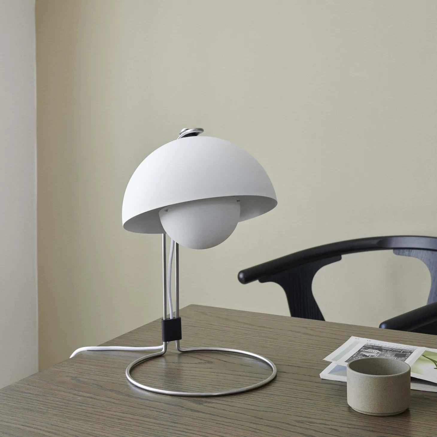 Flowerpot VP4 Table Lamp, matt white