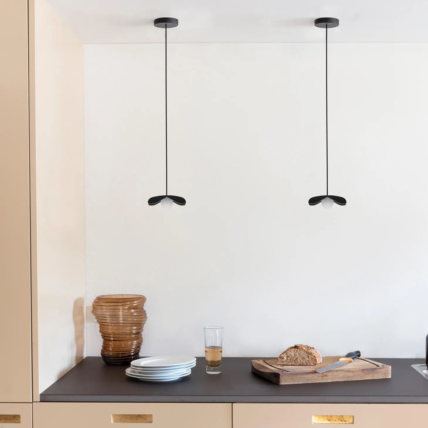 Forget Me Not Pendant, black