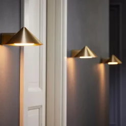 Grasp Wall Lamp, brass