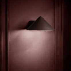 Grasp Wall Lamp, matt beetroot