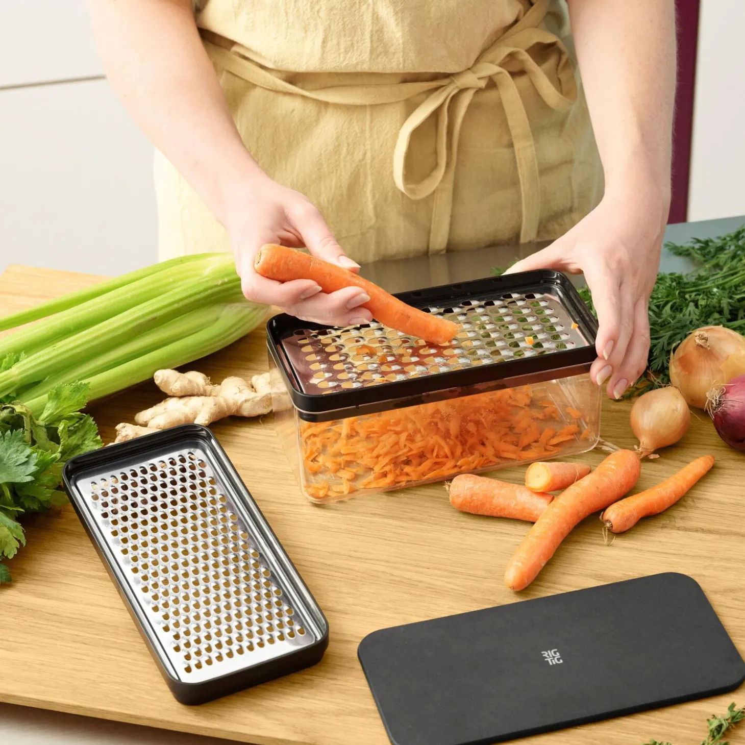 GRATE-IT rivejern med beholder, black