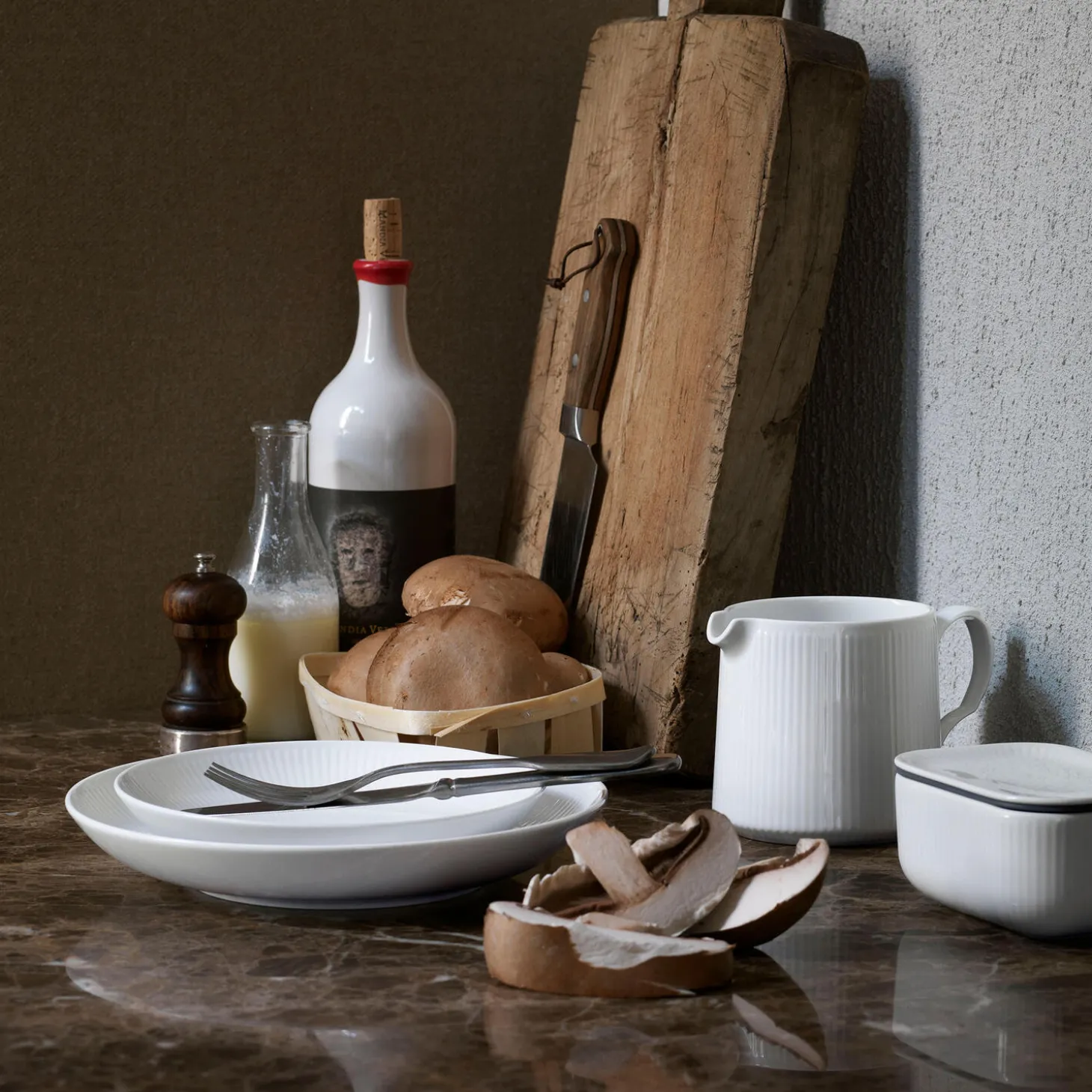 Hvid Riflet smørskål med låg