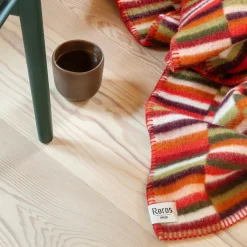 IDA Throw, red shades