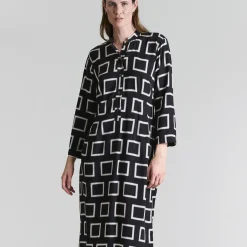 Iki kjole med knapper, hopscotch