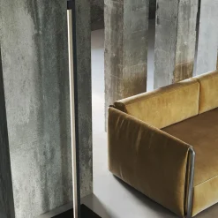 INLAY F1 LINEAR gulvlampe, matt black/satin gold