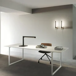 INLAY T2 LINEAR bordlampe, matt black/satin gold