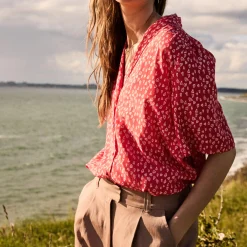 IR Yrsa SS Shirt, poinsettia