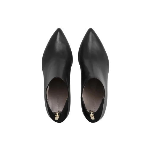 Ivy, black