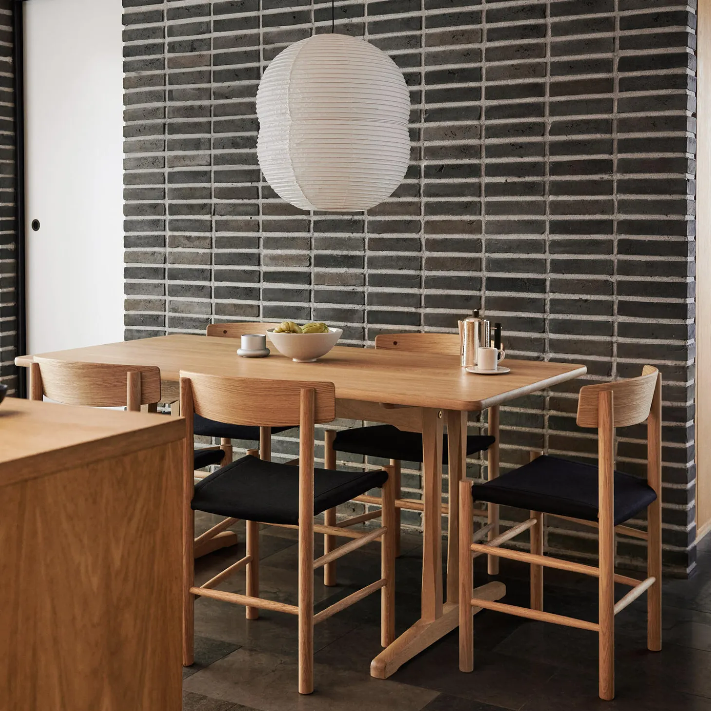 J39 Mogensen sædepolstret stol, olieret eg/sort kanvas