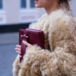 Jolie Grande Crossbody Bag, bordeaux