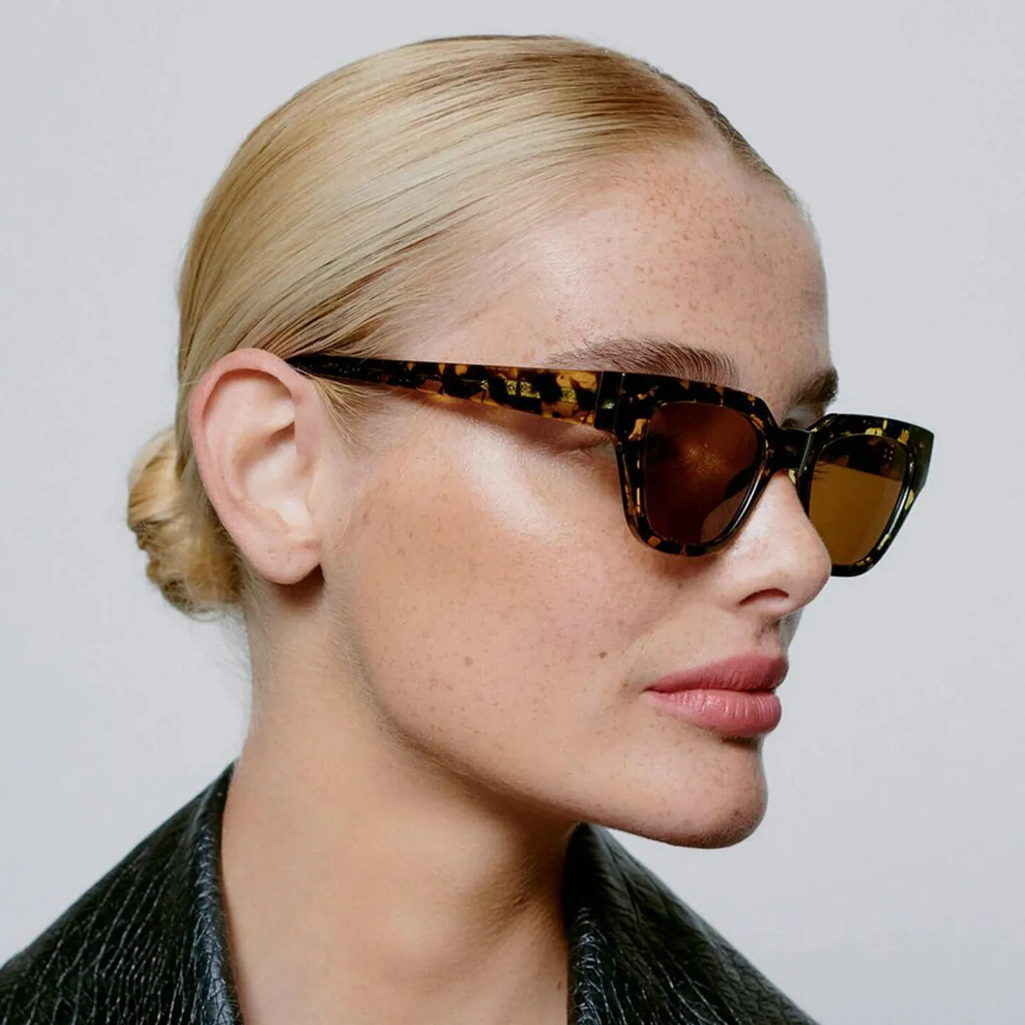 Kaws Solbriller, black/yellow tortoise