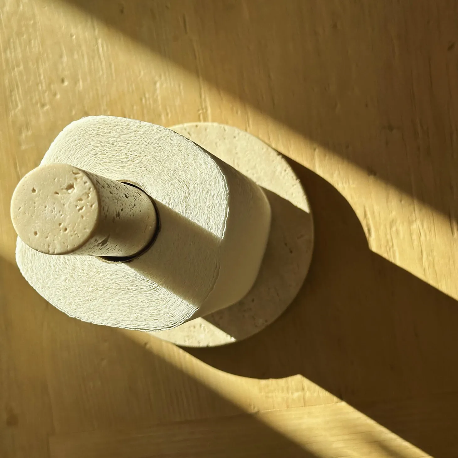 Køkkenrulleholder, sand
