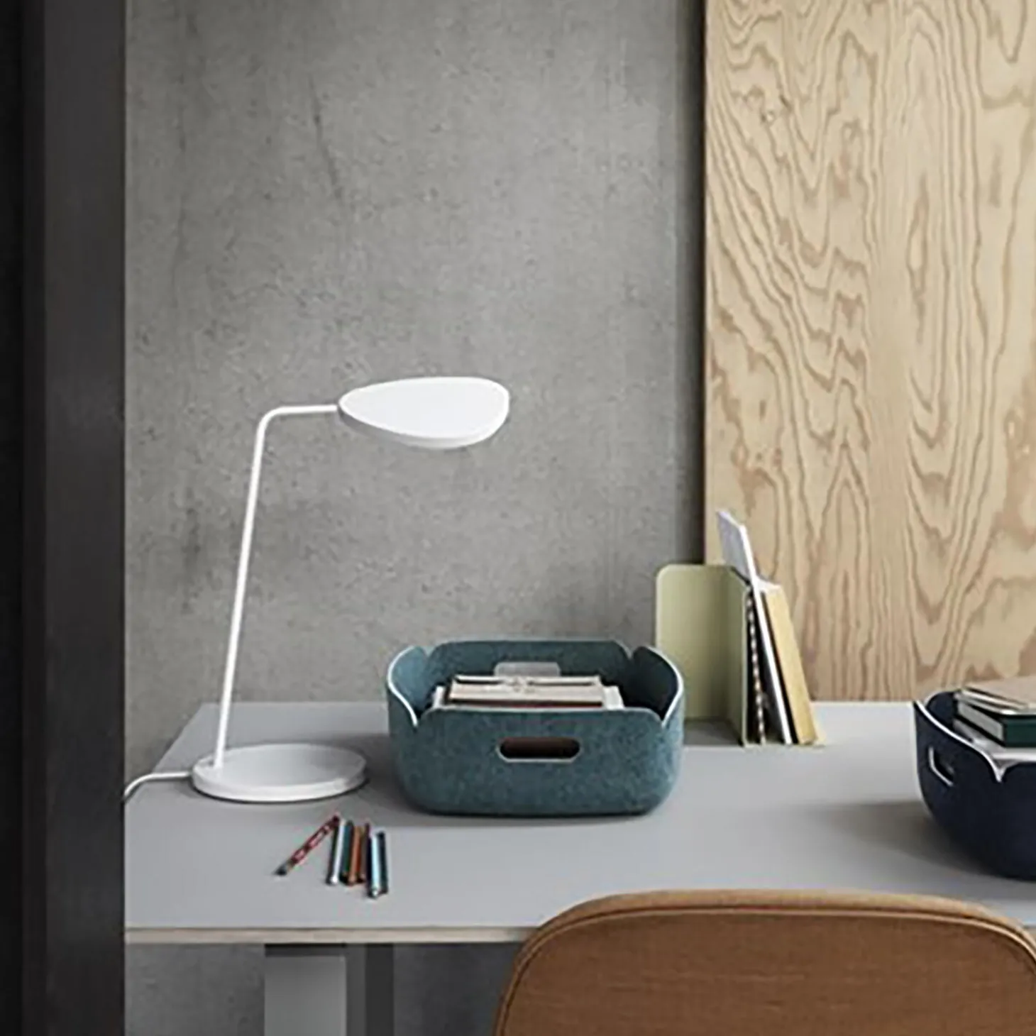 Leaf Table Lamp, white