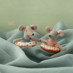 Lillesøster strandmus med badering, red dot