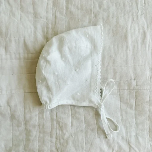 Linn Bonnet, white dot