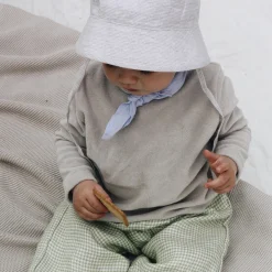 Loui Hat Baby, beach