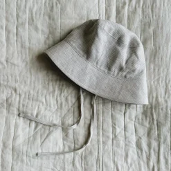 Loui Hat Baby, beach