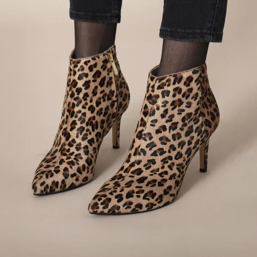 Lulu Leo, brown