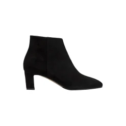 Marta, black
