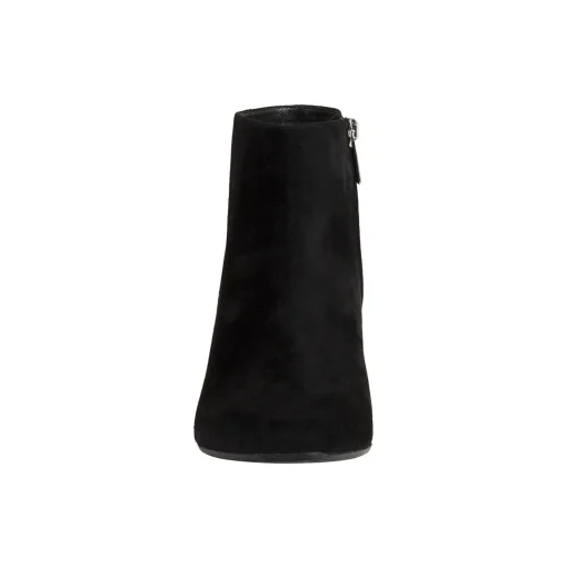 Marta, black