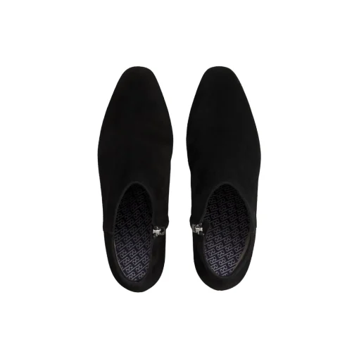 Marta, black