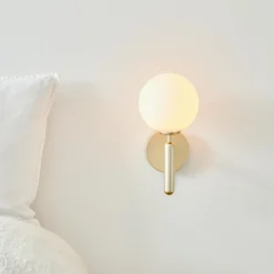 Miira Wall Lamp, brass/opal